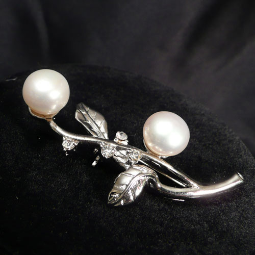 Image Detail - Broach with white pearls